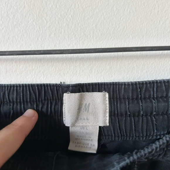 H&M  Black Cuffed Kahaki Pants - Picture 3 of 3